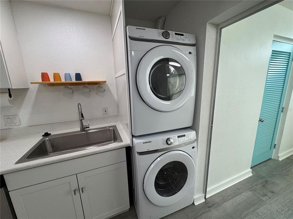 For Sale: $125,000 (2 beds, 1 baths, 960 Square Feet)