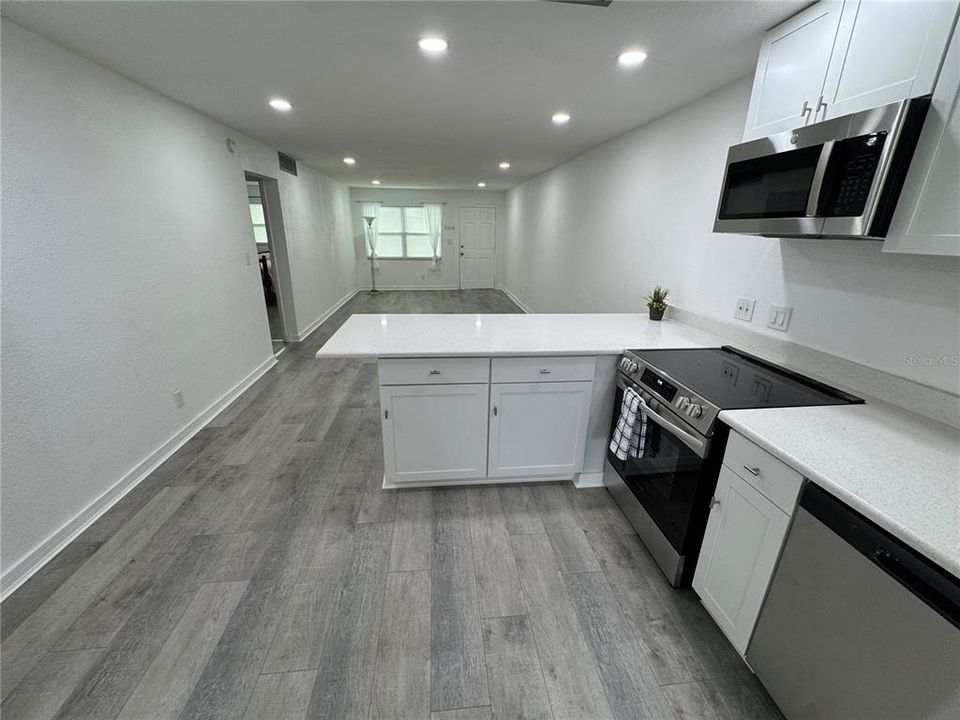 For Sale: $125,000 (2 beds, 1 baths, 960 Square Feet)