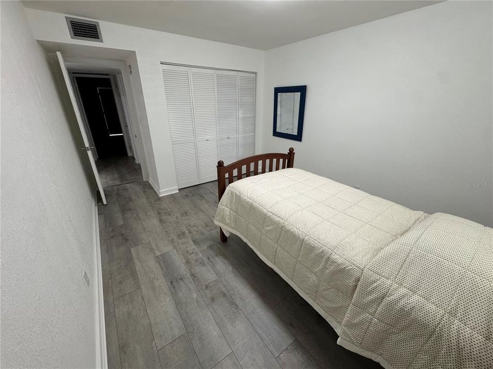 For Sale: $125,000 (2 beds, 1 baths, 960 Square Feet)
