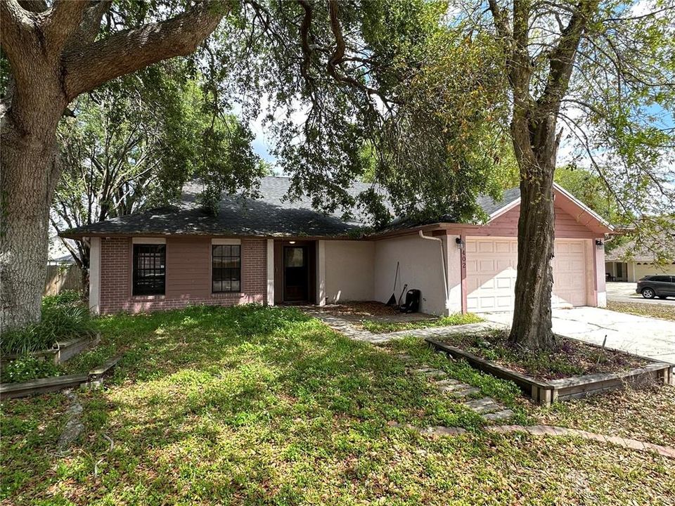 Recently Sold: $360,000 (3 beds, 2 baths, 1966 Square Feet)