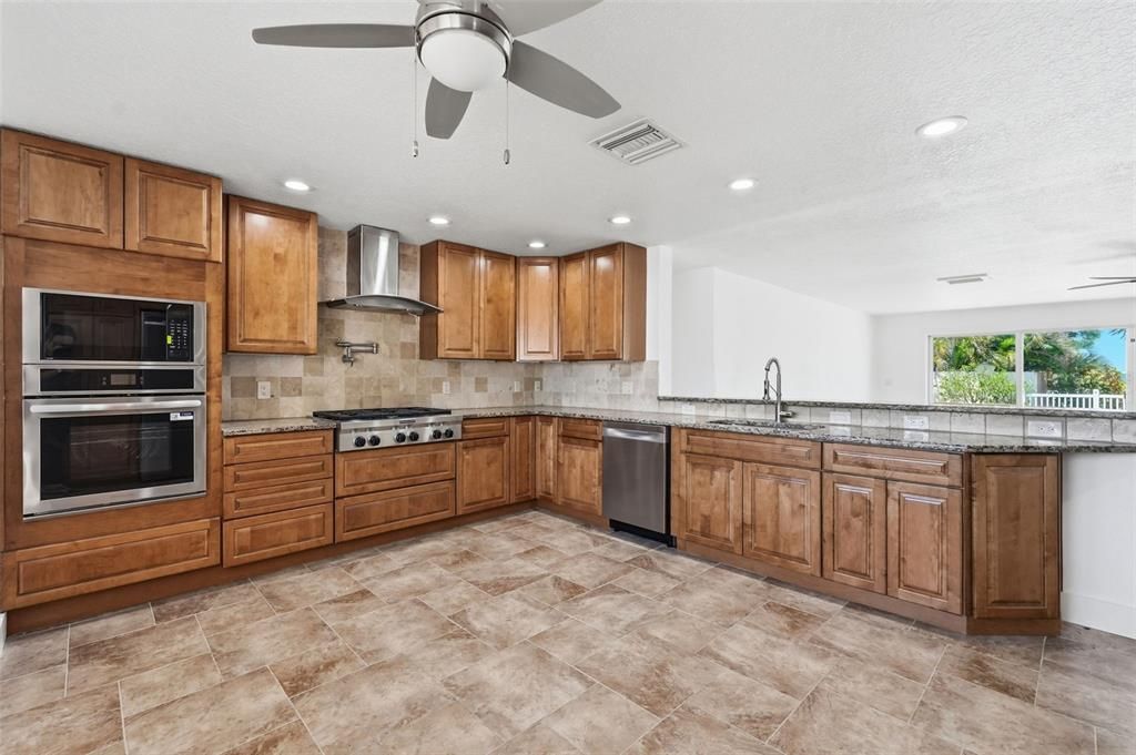 En Venta: $1,550,000 (3 camas, 2 baños, 1953 Pies cuadrados)