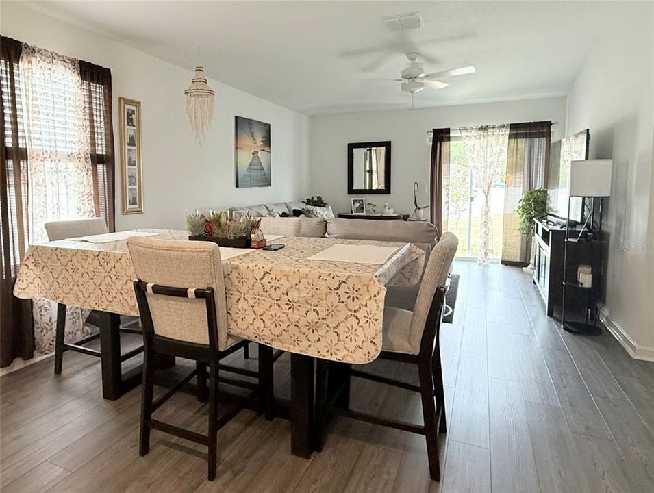 Activo con contrato: $228,000 (3 camas, 2 baños, 1264 Pies cuadrados)