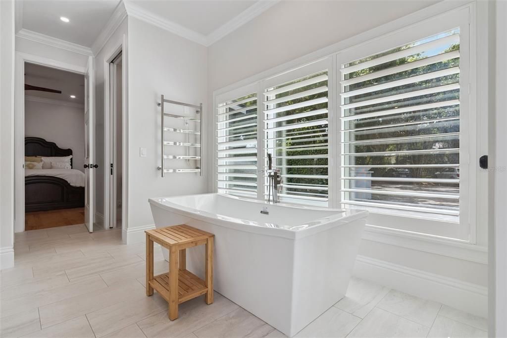 For Sale: $1,699,000 (3 beds, 3 baths, 2488 Square Feet)