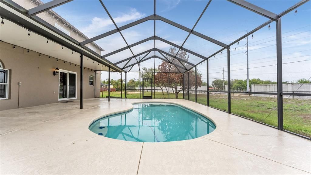 Active With Contract: $569,000 (7 beds, 4 baths, 3988 Square Feet)