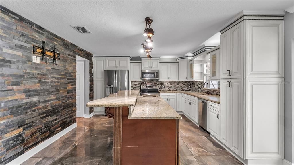 Active With Contract: $569,000 (7 beds, 4 baths, 3988 Square Feet)