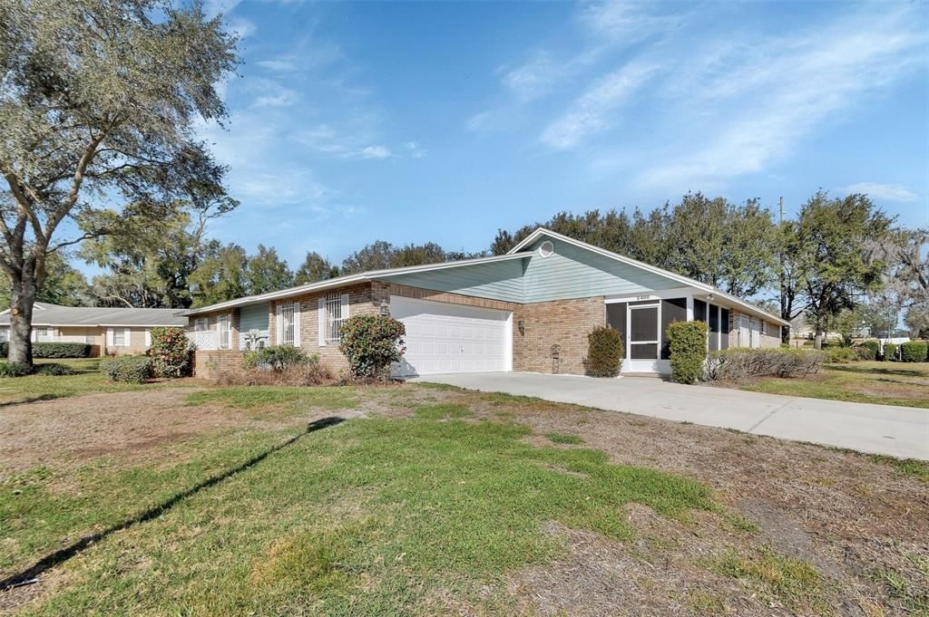 For Rent: $2,200 (3 beds, 2 baths, 2010 Square Feet)