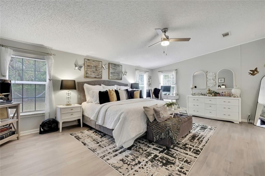 For Sale: $299,900 (3 beds, 3 baths, 2432 Square Feet)