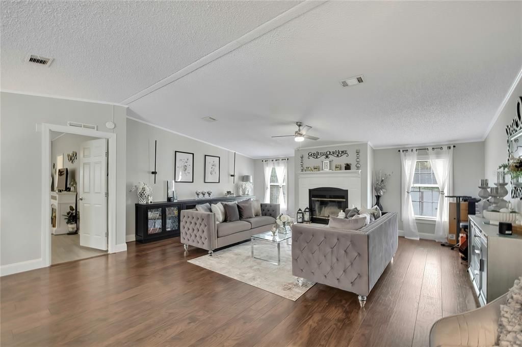 For Sale: $299,900 (3 beds, 3 baths, 2432 Square Feet)