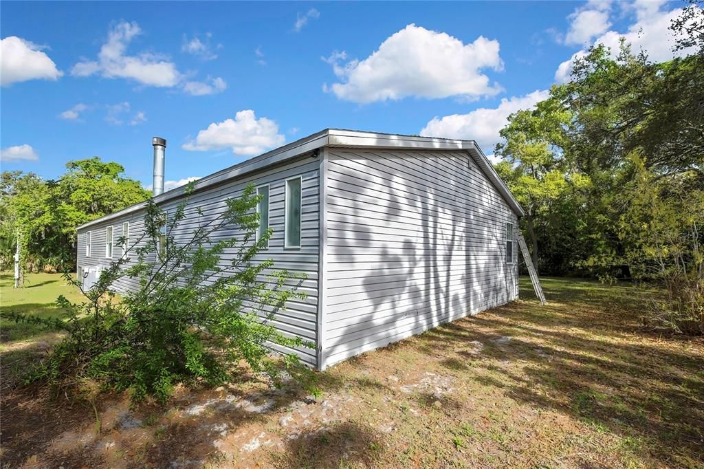 For Sale: $299,900 (3 beds, 3 baths, 2432 Square Feet)