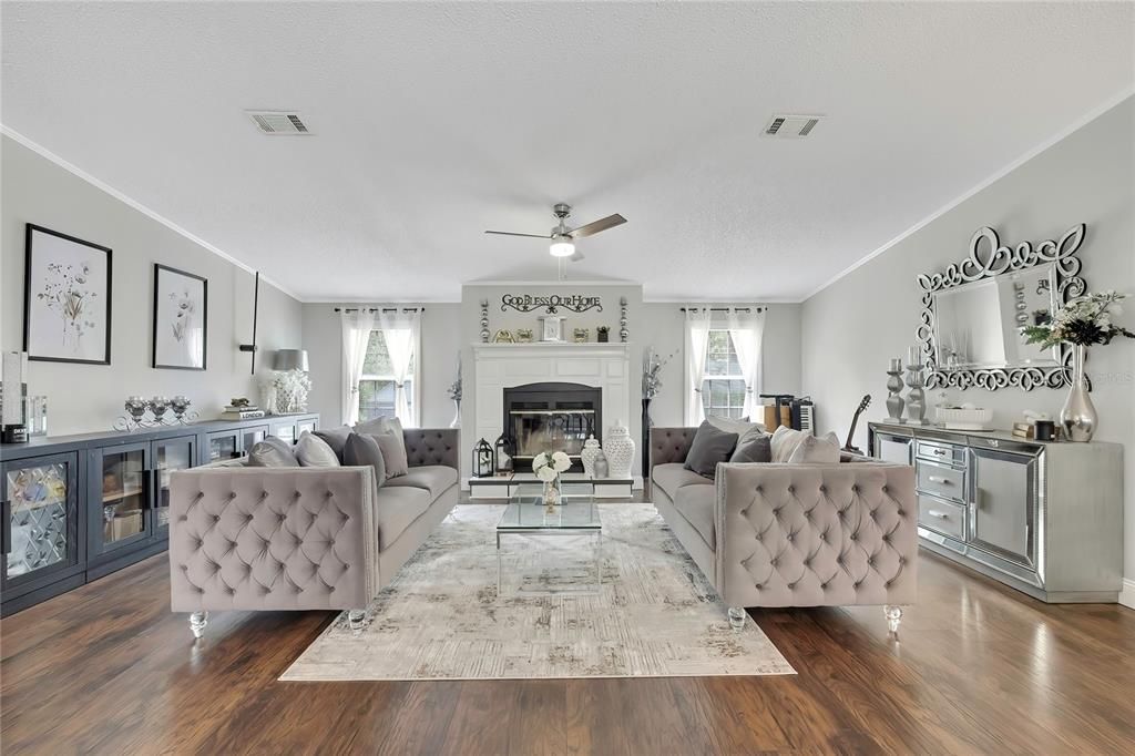 For Sale: $299,900 (3 beds, 3 baths, 2432 Square Feet)