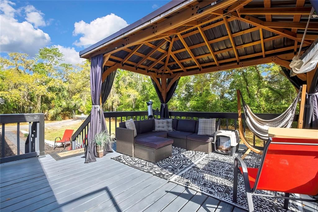 For Sale: $299,900 (3 beds, 3 baths, 2432 Square Feet)