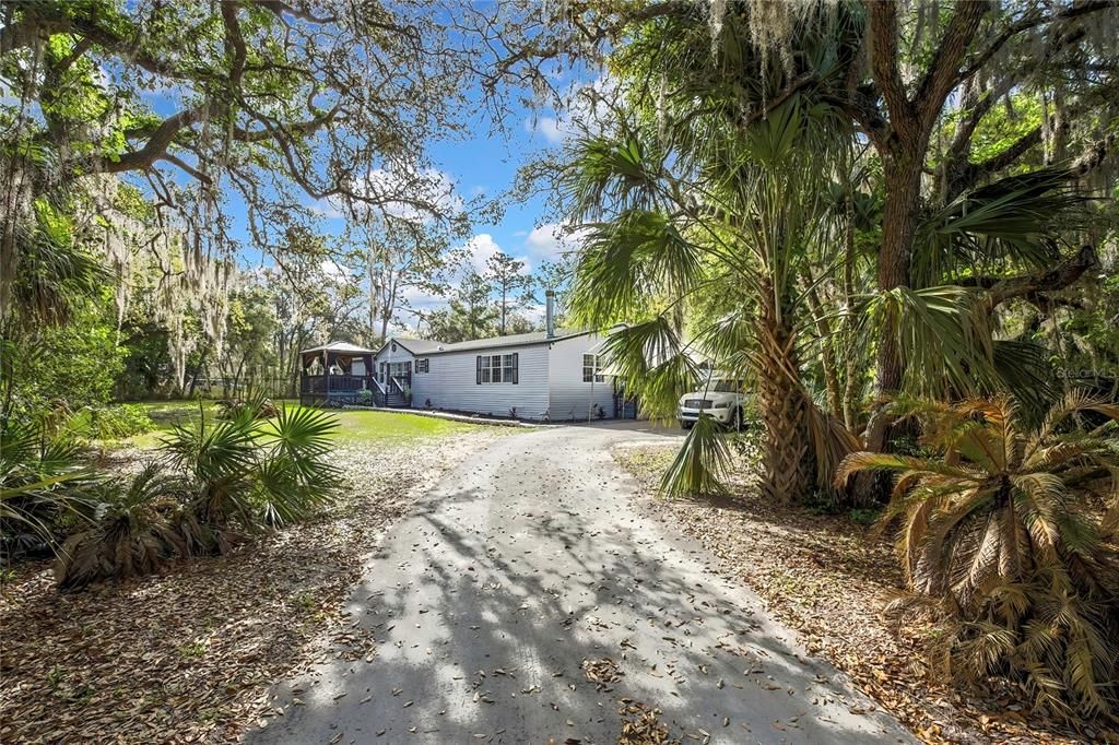 For Sale: $299,900 (3 beds, 3 baths, 2432 Square Feet)