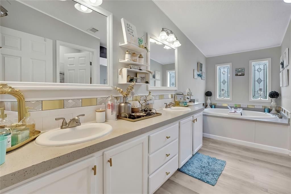 For Sale: $299,900 (3 beds, 3 baths, 2432 Square Feet)