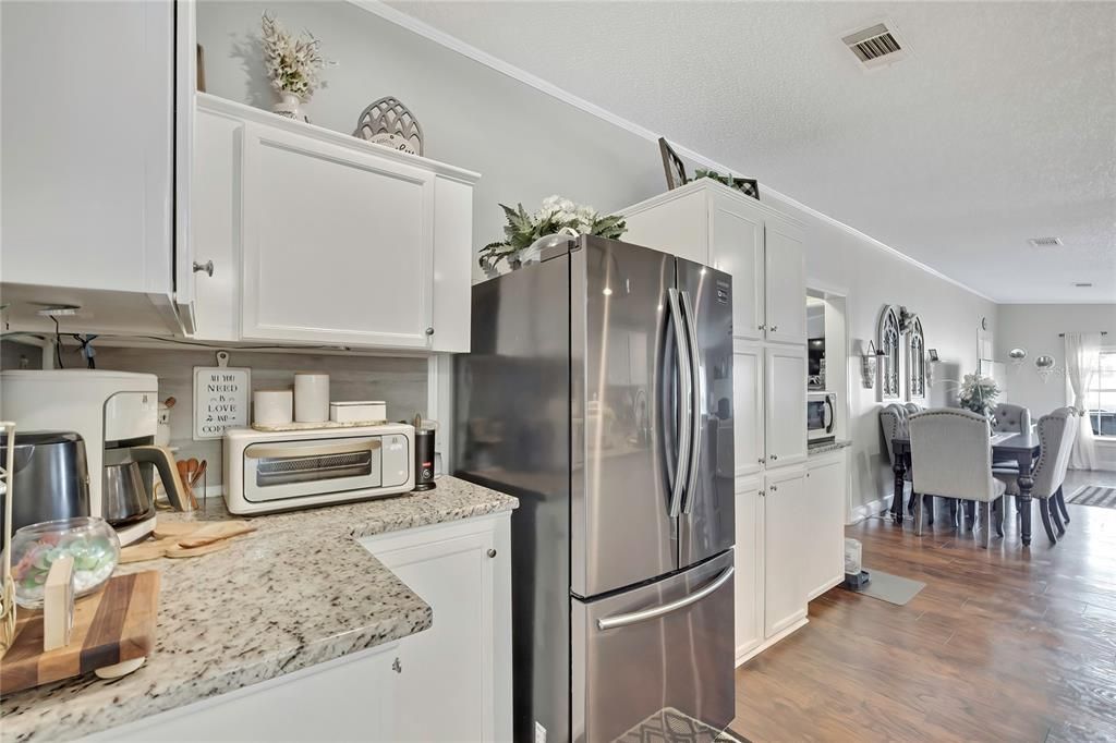 For Sale: $299,900 (3 beds, 3 baths, 2432 Square Feet)