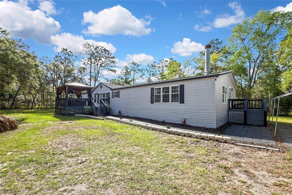 For Sale: $299,900 (3 beds, 3 baths, 2432 Square Feet)