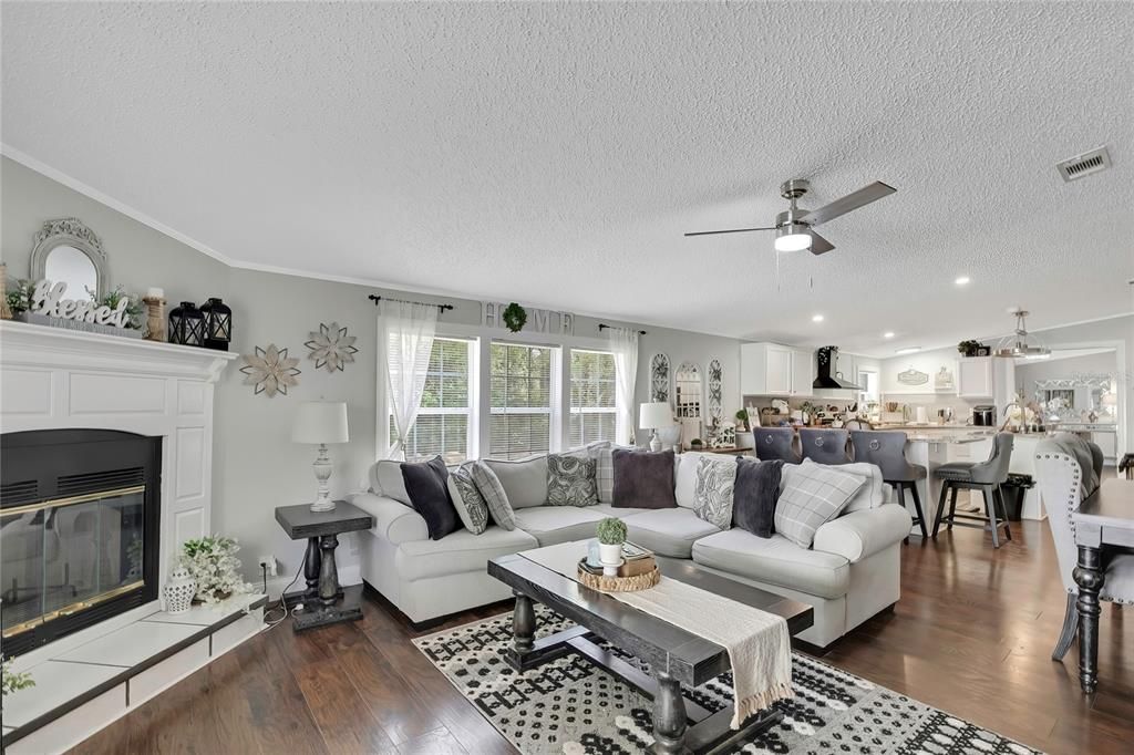 For Sale: $299,900 (3 beds, 3 baths, 2432 Square Feet)