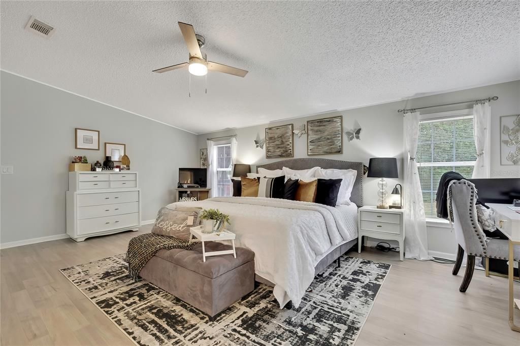 For Sale: $299,900 (3 beds, 3 baths, 2432 Square Feet)