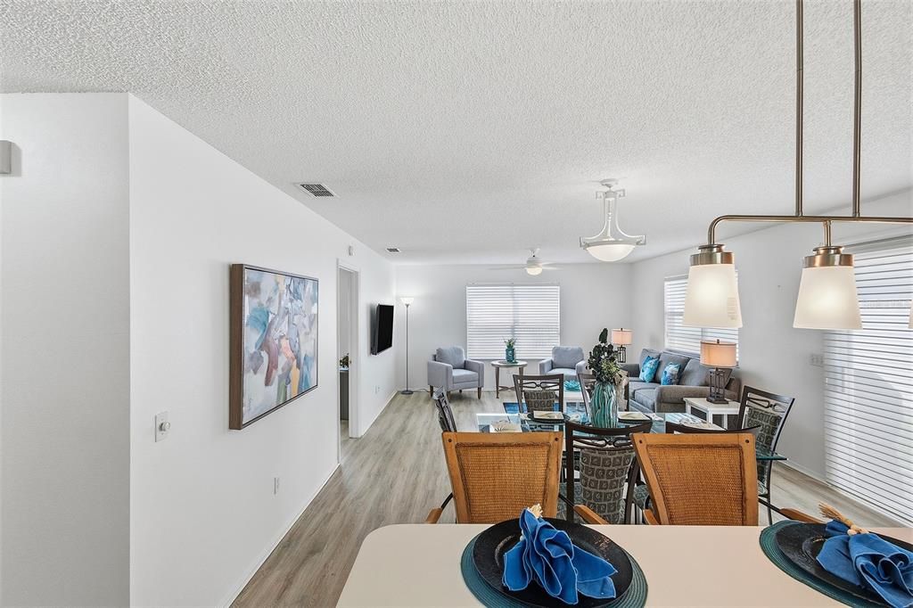 Active With Contract: $199,500 (1 beds, 1 baths, 799 Square Feet)