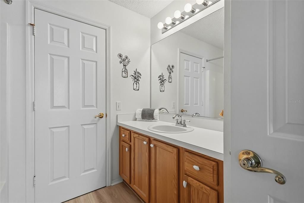 Active With Contract: $199,500 (1 beds, 1 baths, 799 Square Feet)