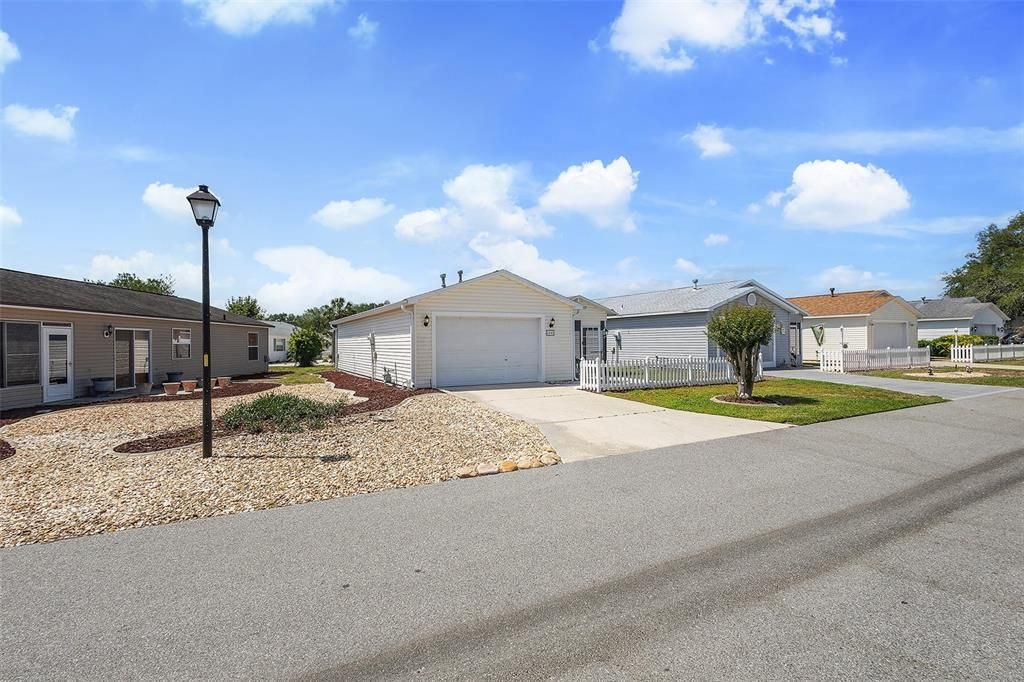 Active With Contract: $199,500 (1 beds, 1 baths, 799 Square Feet)