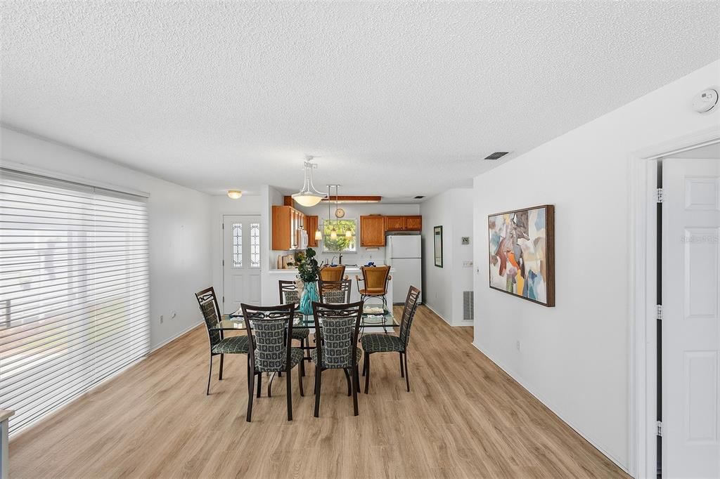 Active With Contract: $199,500 (1 beds, 1 baths, 799 Square Feet)