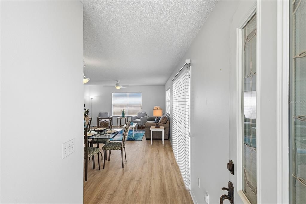 Active With Contract: $199,500 (1 beds, 1 baths, 799 Square Feet)
