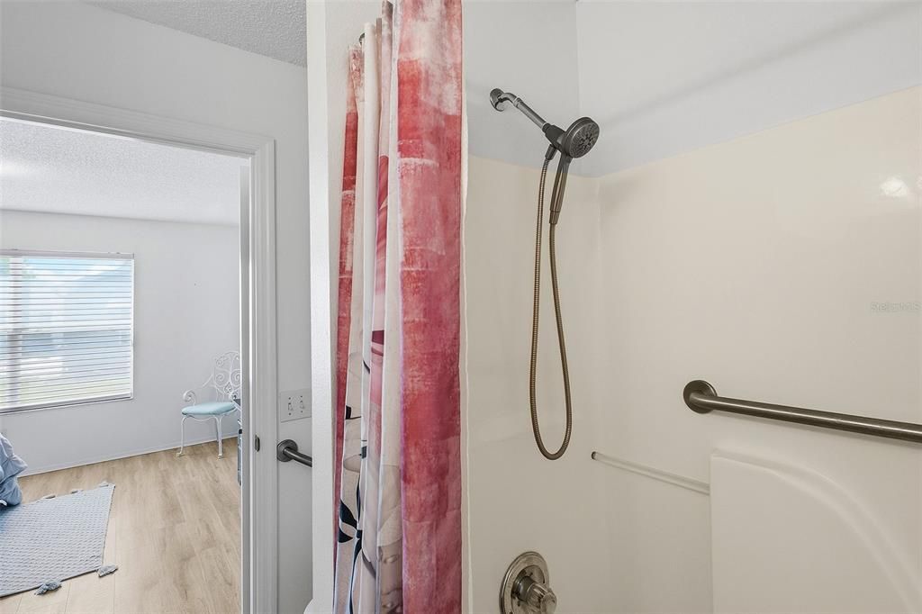 Active With Contract: $199,500 (1 beds, 1 baths, 799 Square Feet)