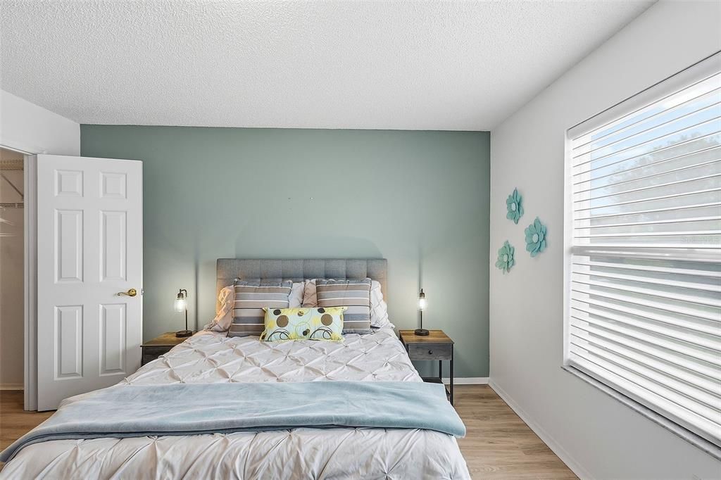 Active With Contract: $199,500 (1 beds, 1 baths, 799 Square Feet)