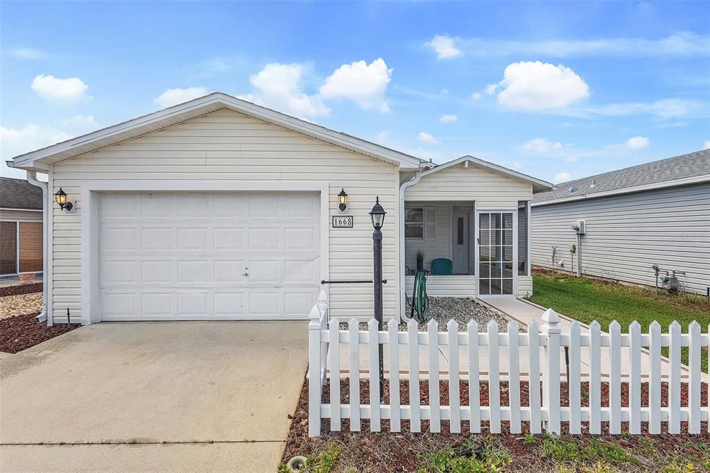 Active With Contract: $199,500 (1 beds, 1 baths, 799 Square Feet)