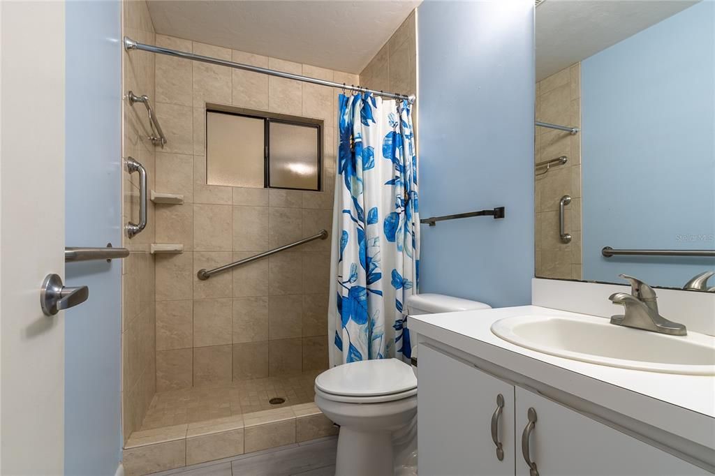 For Sale: $189,999 (2 beds, 2 baths, 912 Square Feet)