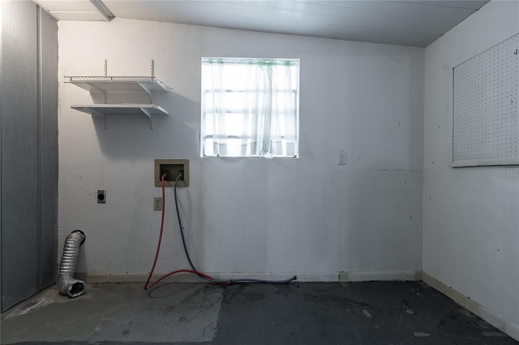 For Sale: $189,999 (2 beds, 2 baths, 912 Square Feet)