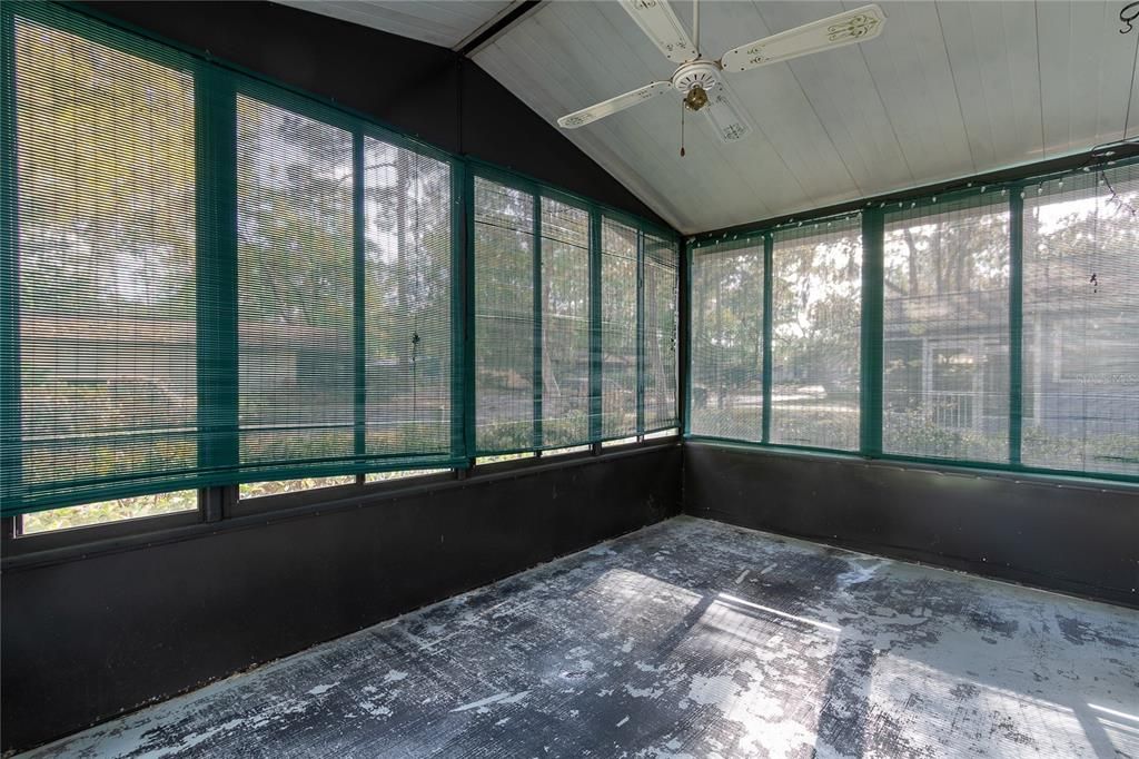 For Sale: $189,999 (2 beds, 2 baths, 912 Square Feet)