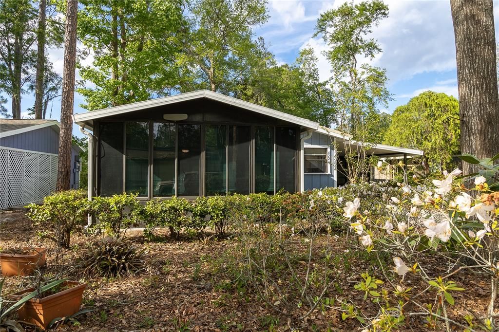For Sale: $189,999 (2 beds, 2 baths, 912 Square Feet)