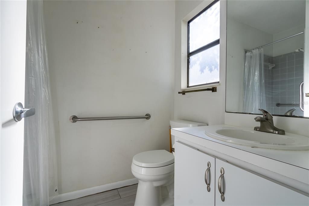 For Sale: $189,999 (2 beds, 2 baths, 912 Square Feet)