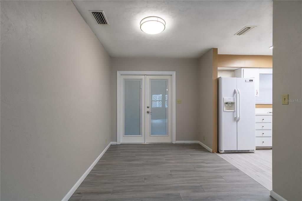 For Sale: $189,999 (2 beds, 2 baths, 912 Square Feet)