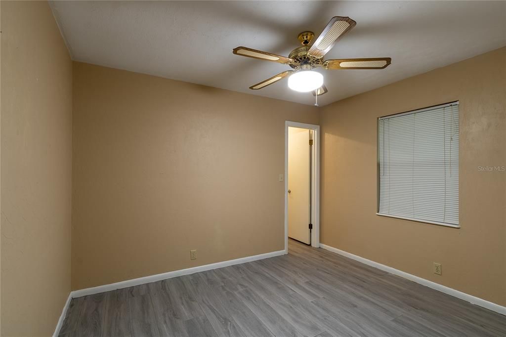 For Sale: $189,999 (2 beds, 2 baths, 912 Square Feet)
