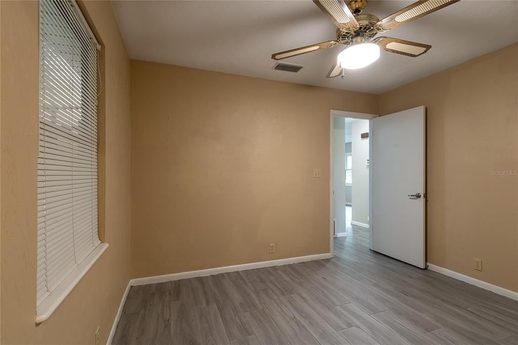 For Sale: $189,999 (2 beds, 2 baths, 912 Square Feet)