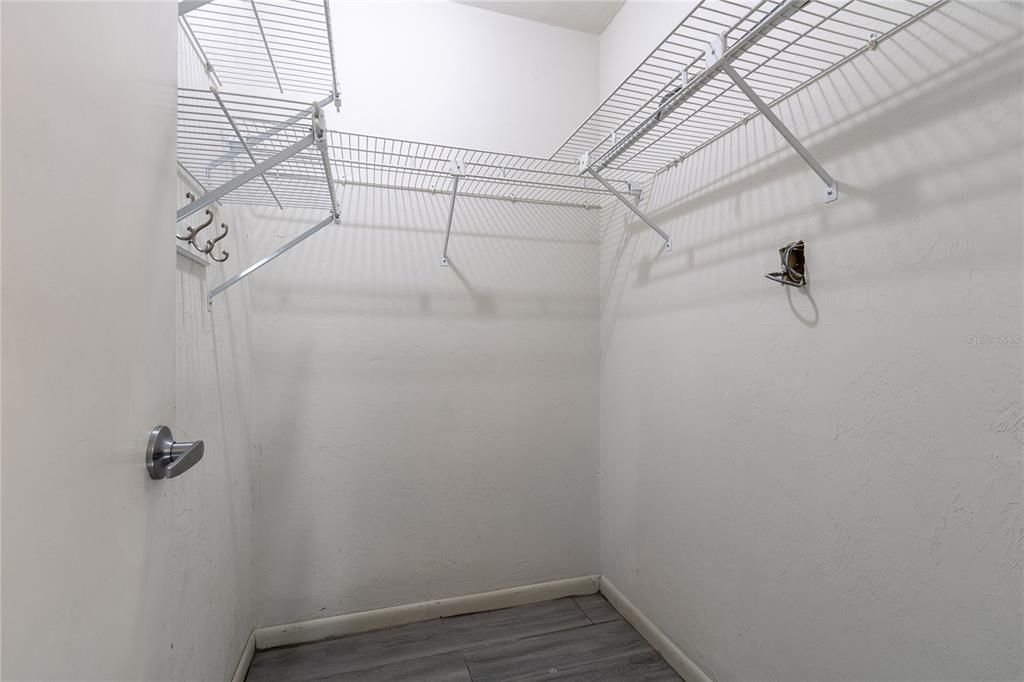 For Sale: $189,999 (2 beds, 2 baths, 912 Square Feet)