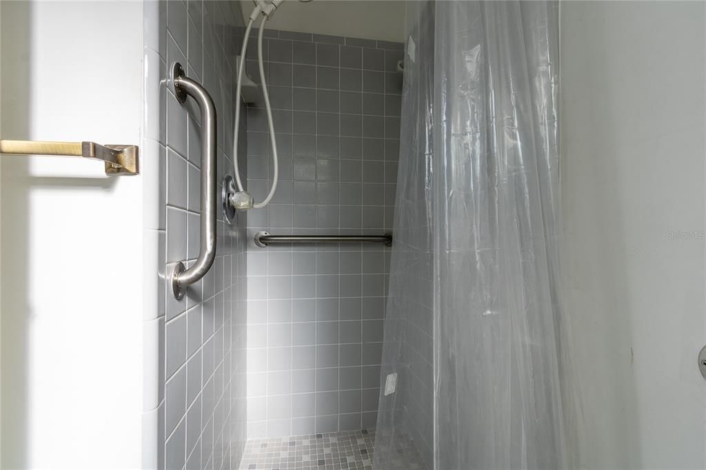 For Sale: $189,999 (2 beds, 2 baths, 912 Square Feet)