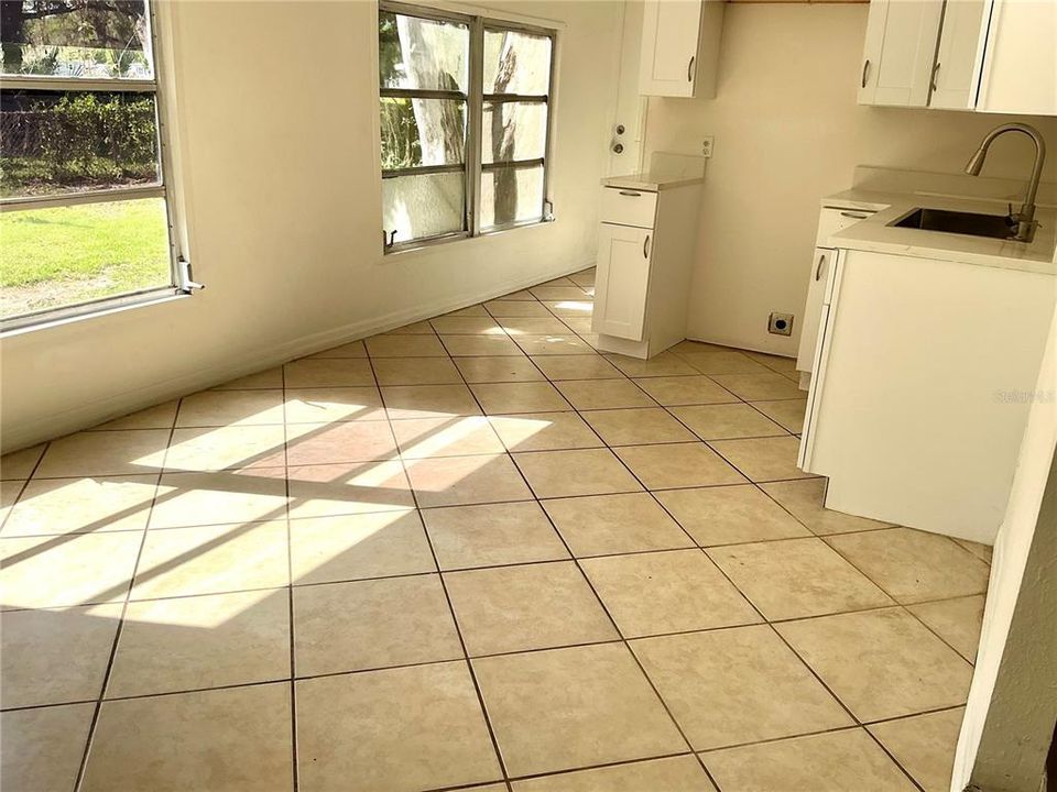 В аренду: $1,800 (3 спален, 2 ванн, 1042 Квадратных фут)