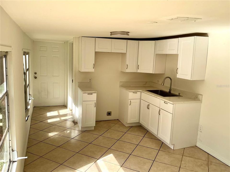 В аренду: $1,800 (3 спален, 2 ванн, 1042 Квадратных фут)