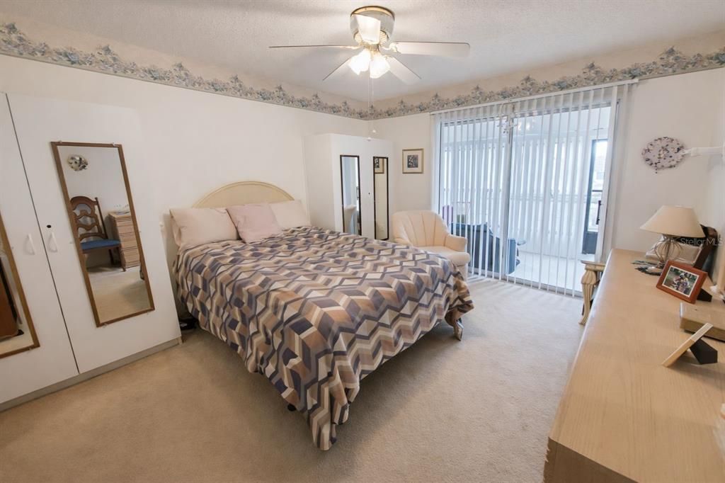 For Rent: $1,350 (1 beds, 1 baths, 646 Square Feet)