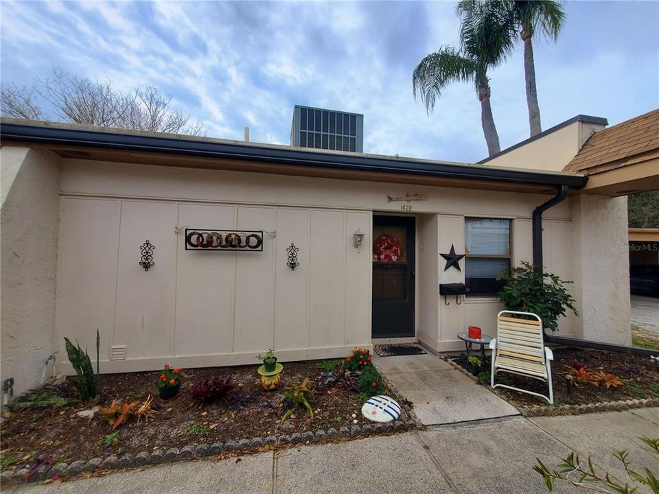 For Rent: $1,350 (1 beds, 1 baths, 646 Square Feet)