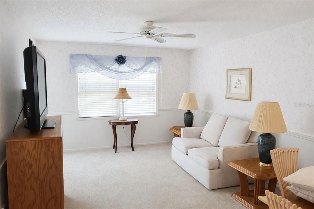 For Rent: $1,350 (1 beds, 1 baths, 646 Square Feet)