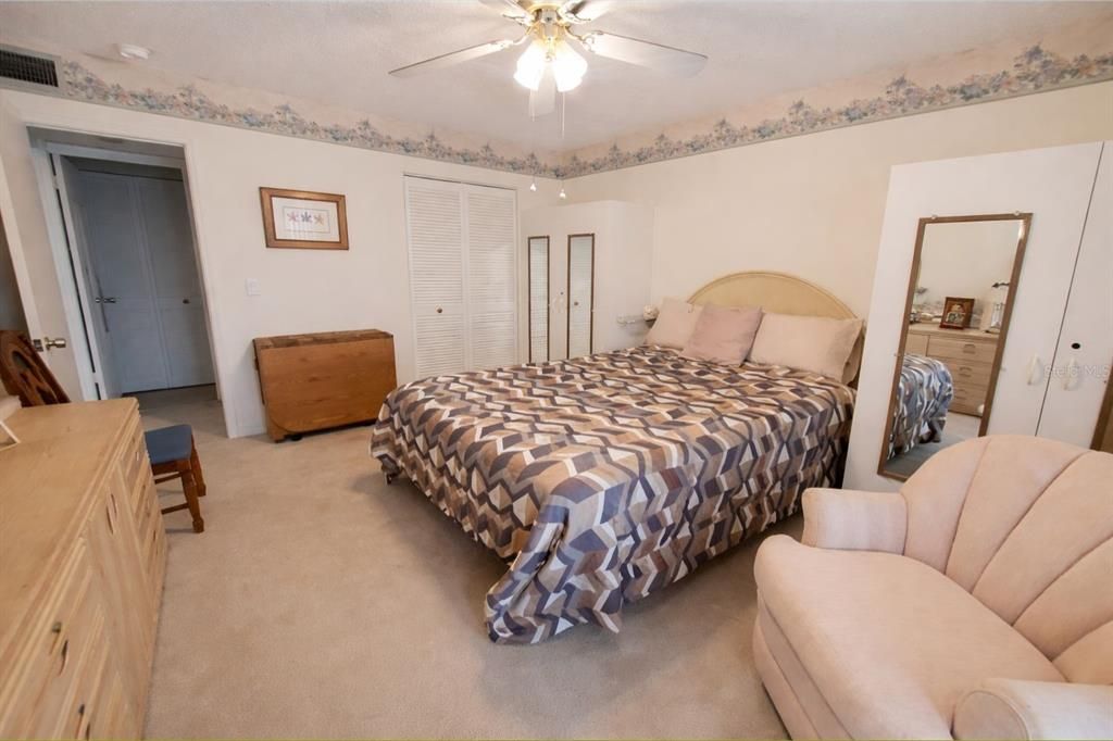 For Rent: $1,350 (1 beds, 1 baths, 646 Square Feet)