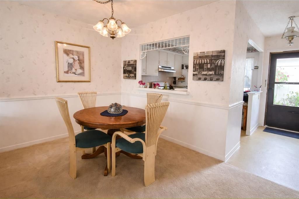 For Rent: $1,350 (1 beds, 1 baths, 646 Square Feet)