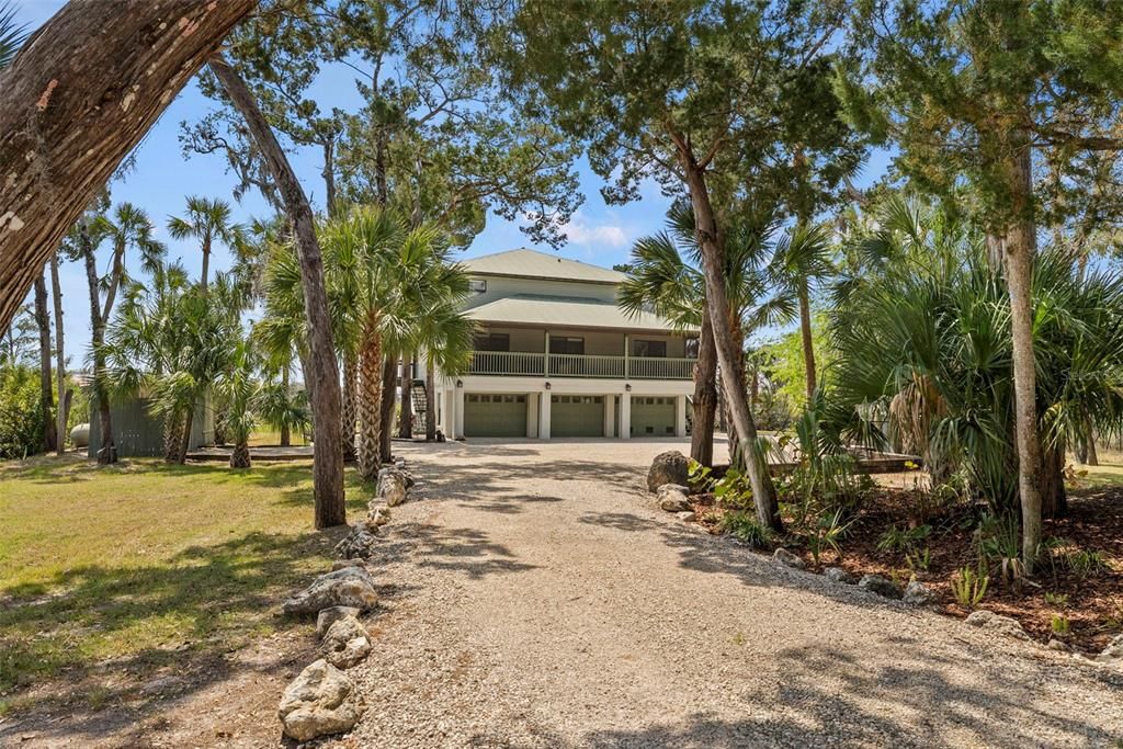 For Sale: $1,278,000 (5 beds, 4 baths, 2988 Square Feet)