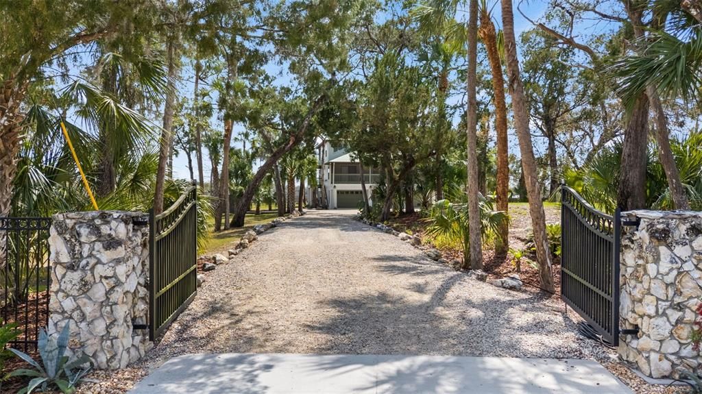 For Sale: $1,278,000 (5 beds, 4 baths, 2988 Square Feet)