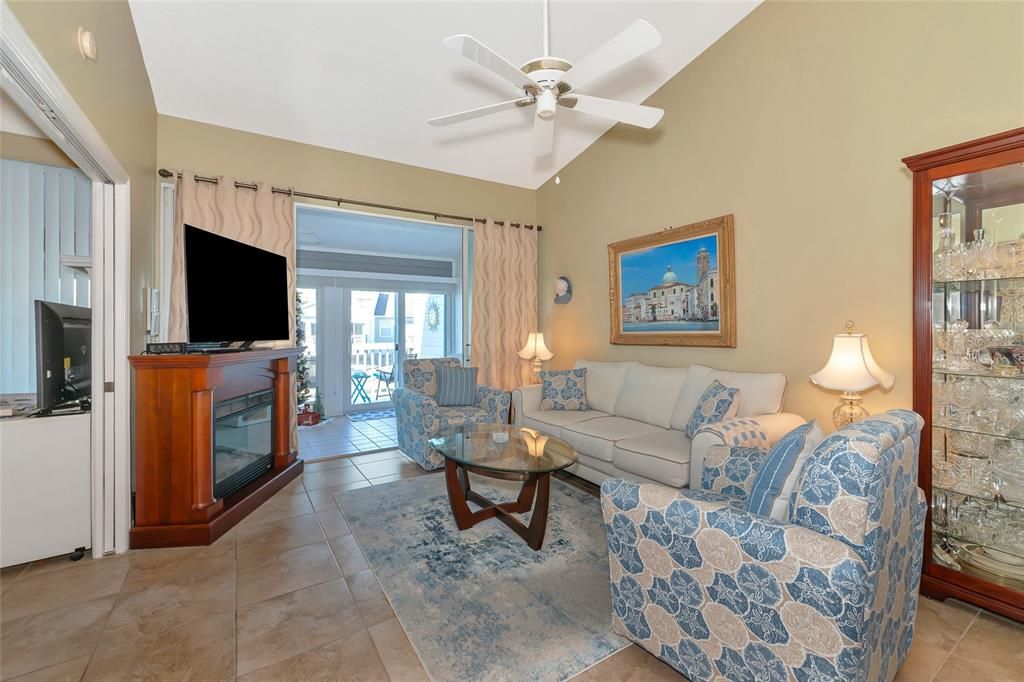Activo con contrato: $339,900 (2 camas, 2 baños, 1334 Pies cuadrados)