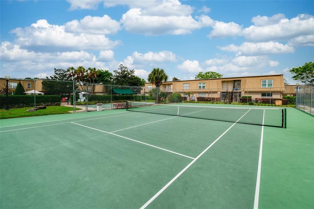 Active With Contract: $225,000 (2 beds, 1 baths, 1266 Square Feet)